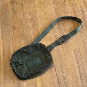 ALOHA COLLECTION Dark Green Belt Bag